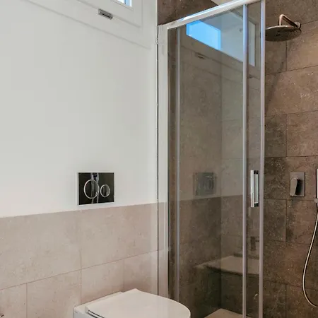 Gioia 8, Emma فيلة *