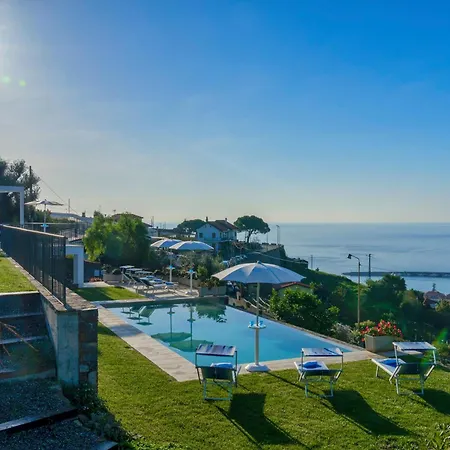 Gioia 8, Emma فيلة *