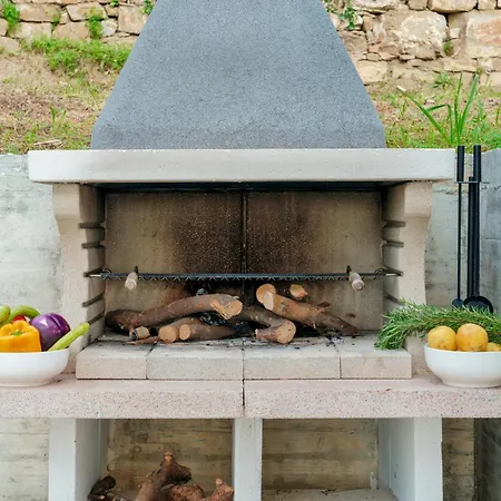 Villa Gioia 8, Emma Sanremo