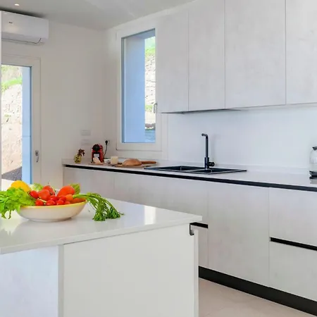 Gioia 8, Emma Villa San Remo