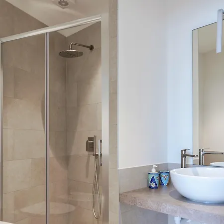 Villa Gioia 8, Emma *