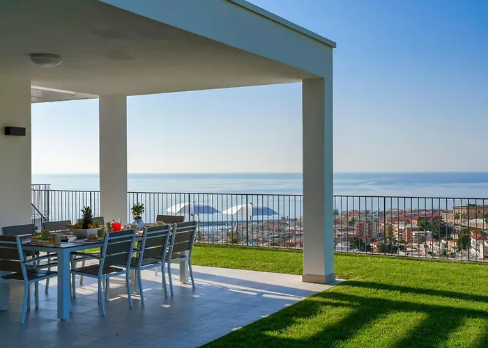 Villa Gioia 8, Emma *